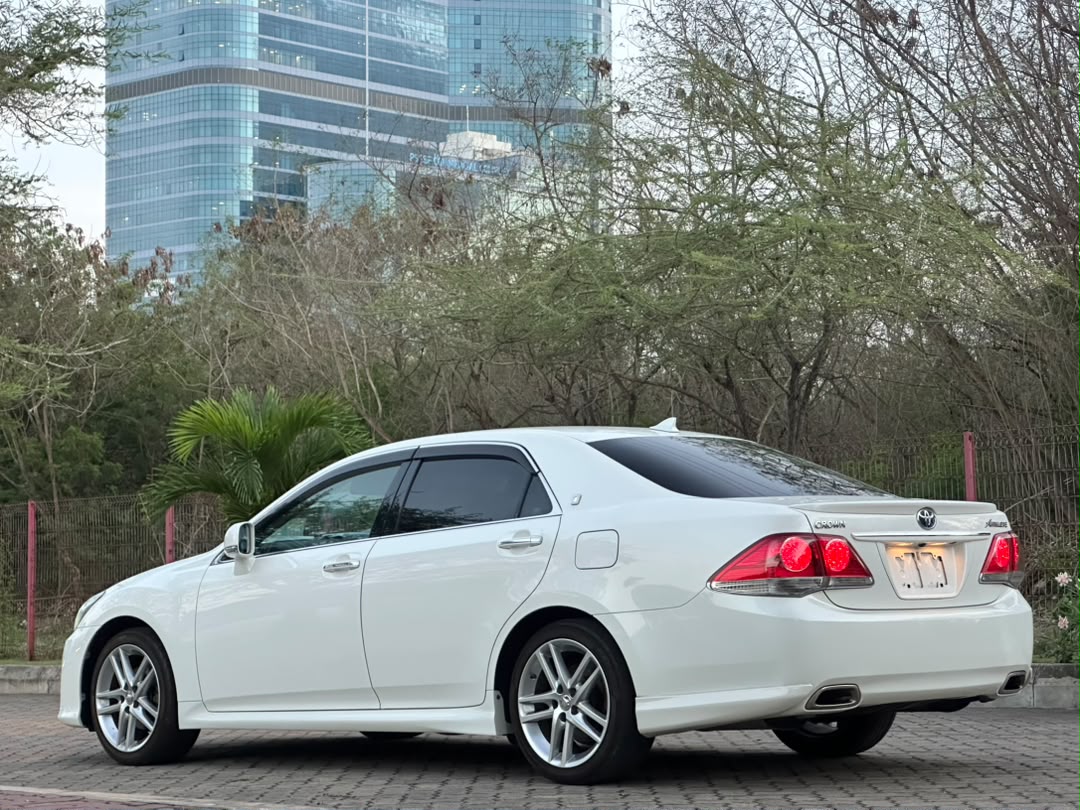 TOYOTA CROWN ATHLETE NEW MODEL thumbnail 2